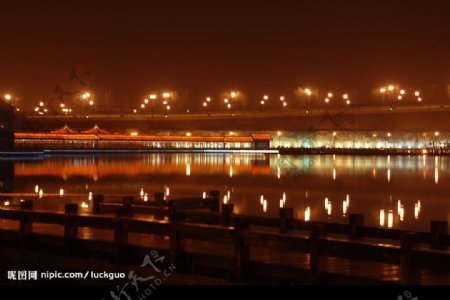 曲江池遗址公园夜景图片