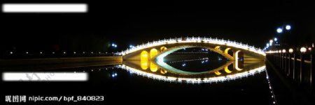 夜幕下的拱桥图片