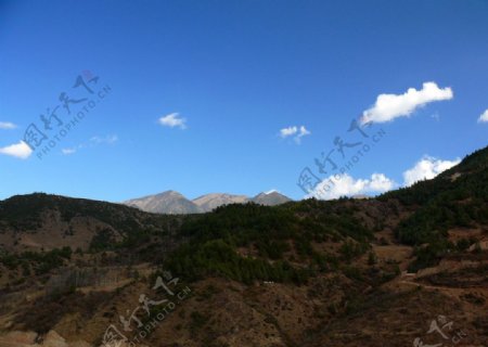 青空岳峰图片