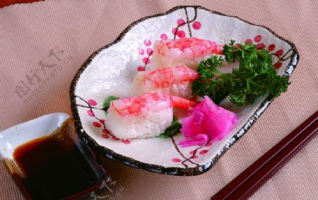 日本鲜虾寿司图片