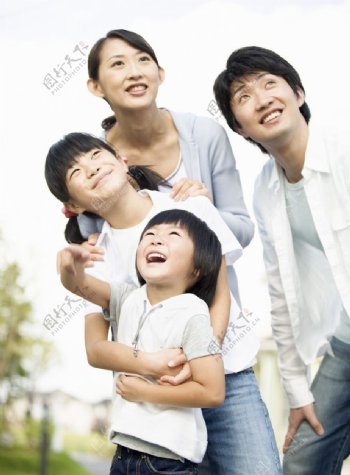幸福的一家人图片