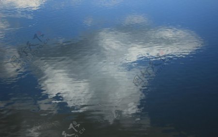 水中云影图片