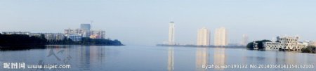 青山湖水景图图片