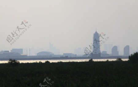 江河塔景图片