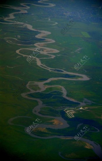 飞机上看到的河流图片