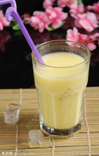 鲜榨果汁芒果汁图片
