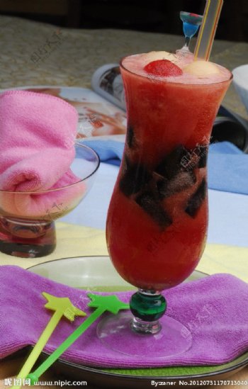 西瓜龟苓饮图片