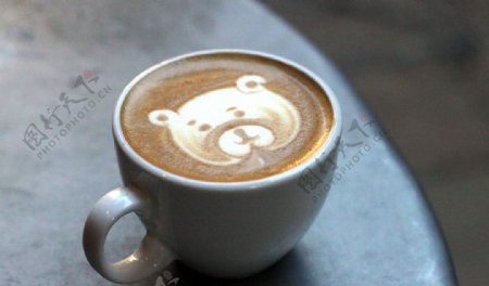 小熊图案卡布奇诺咖啡图片