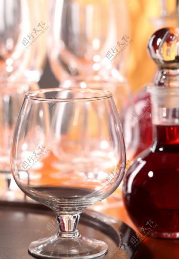 酒瓶酒杯红酒洋酒图片