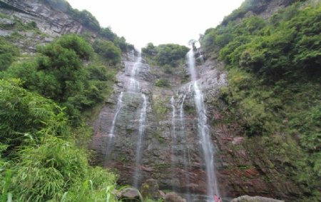 浙南红岩隧道瀑布图片