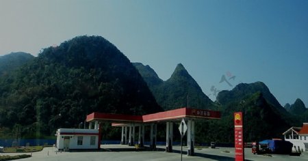 山里的油站图片