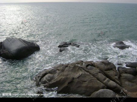 大海奇异的石头石头图片
