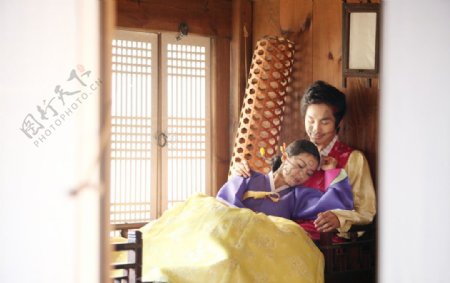 韩国夫妻民族服饰图片