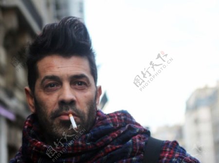 抽烟男人图片