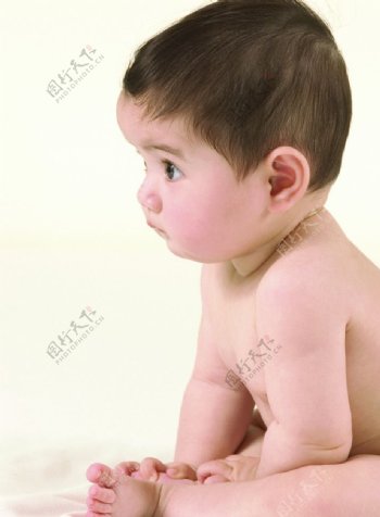 坐着的可爱婴儿宝宝图片