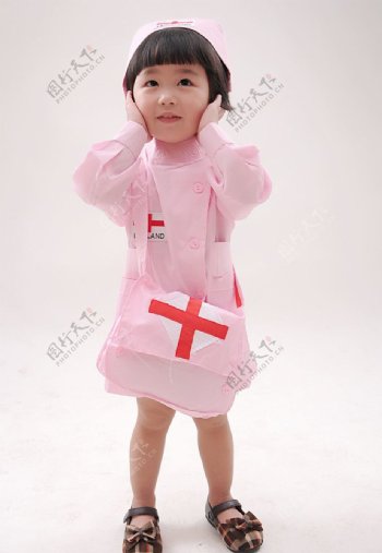 超级可爱的小小护士图片