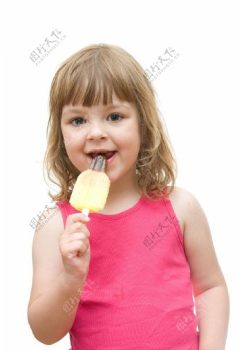 吃雪糕的小女孩图片
