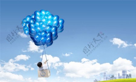 蓝气球与小男孩图片
