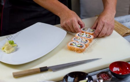 寿司摆放装盘