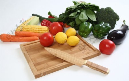 菜板上的蔬菜水果