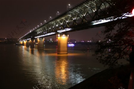 武汉长江大桥灯光夜景