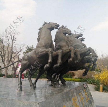 四匹马雕塑