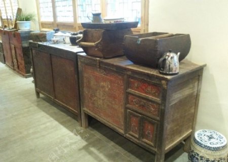 传统文化古董柜子