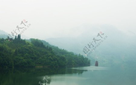 雾锁汉江