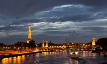 夜色中的巴黎