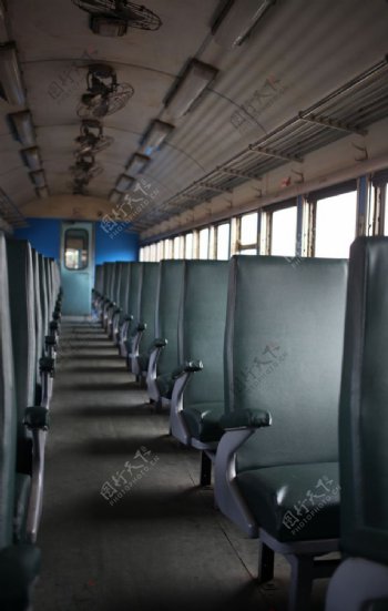 绿皮怀旧老火车车厢