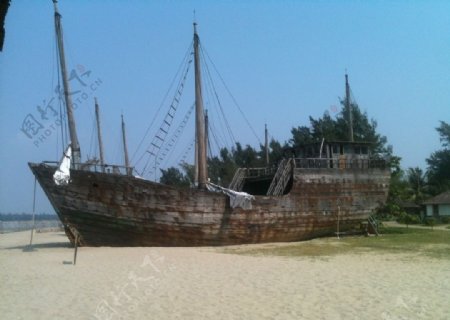 旧木船