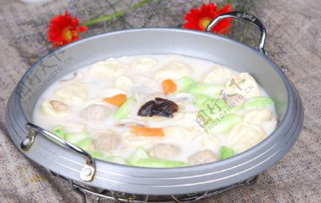 胜瓜群菇煮鱼腐