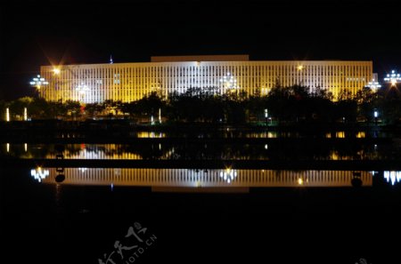 巴彦淖尔市政府大楼夜景