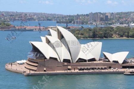 河中的悉尼歌剧院
