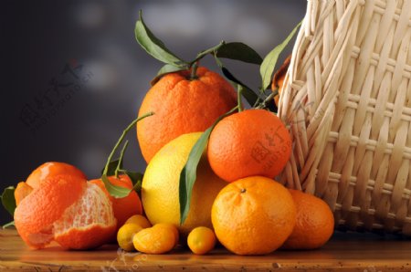 橘子与箩筐图片
