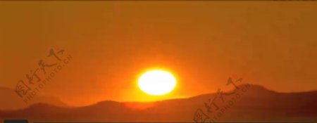 阿拉斯加山脉上橙色的太阳山边日落自然风光4K超高清实拍视频素材