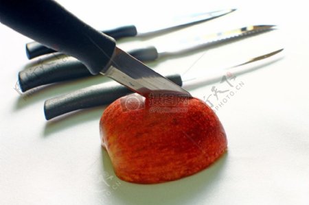 被切开的红色苹果