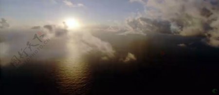 日出航拍海上云层中的日出标清16比9实拍特写镜头