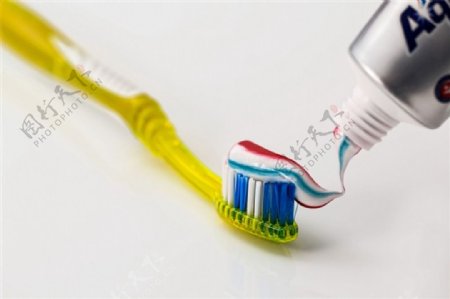 牙刷牙膏图片