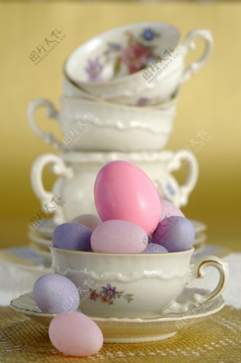 复活节彩蛋与茶杯图片