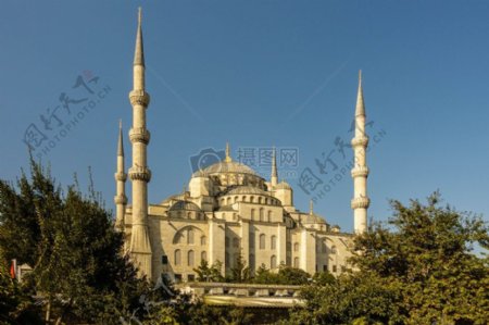 蓝天下的清真寺