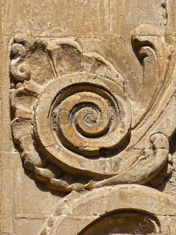 教堂上的蜗牛浮雕