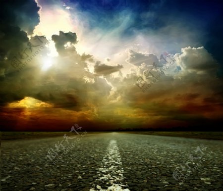 道路与天空背景素材图片