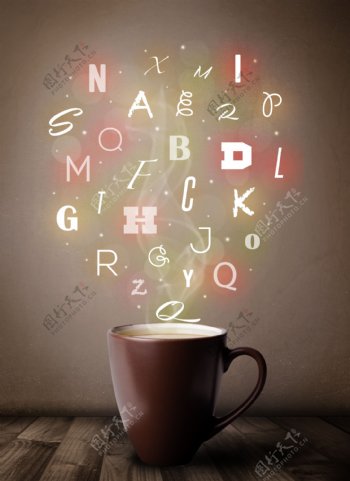 咖啡杯与英语字母图片