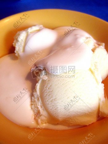 碗里的奶油冰淇淋