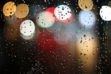 灯水模糊雨雨滴七彩缤纷绚丽多姿窗口滴水雨