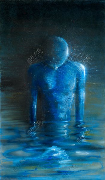 水中蓝色的人图片