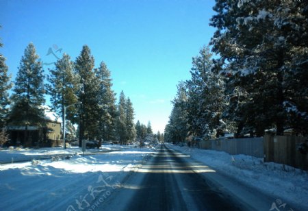 积雪的街道