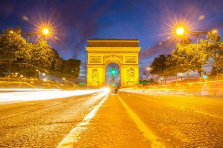 灯光下的巴黎凯旋门图片