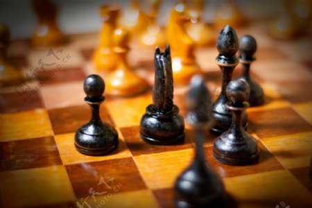 国际象棋棋盘与棋子摄影图片